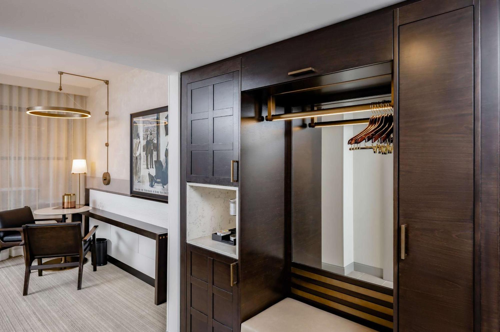 Hotel Fort Des Moines, Curio Collection By Hilton Exterior foto